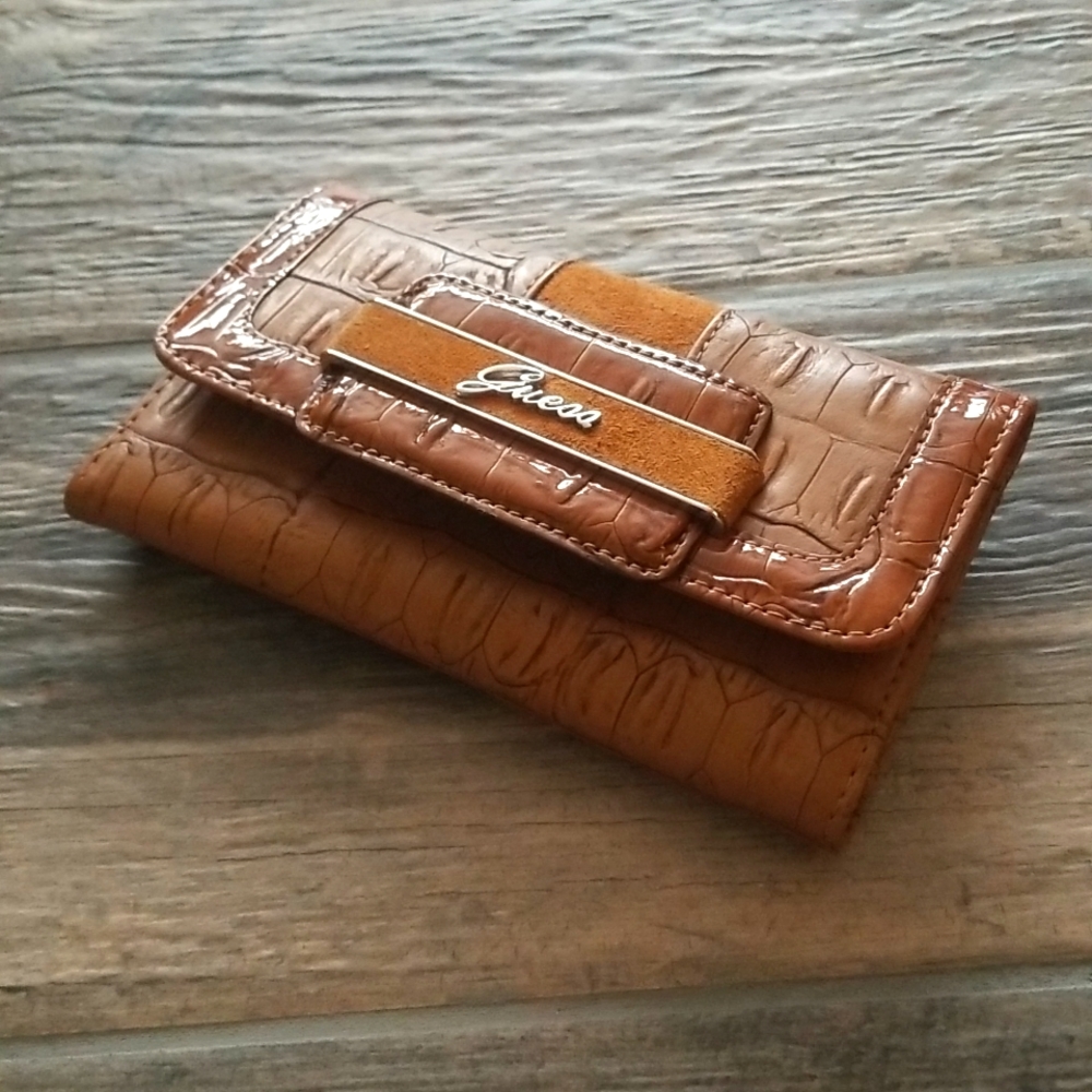 Guess Tan Wallet